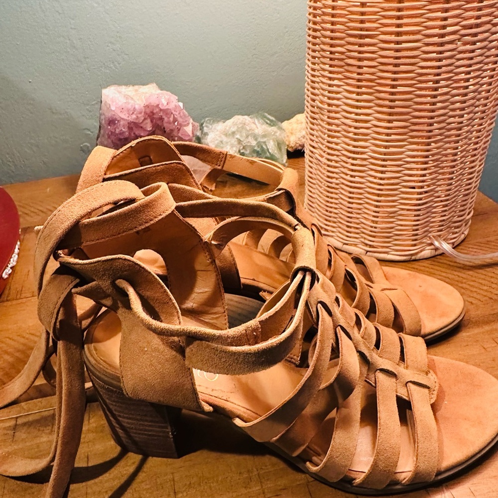 Franco Sarto Tan Sandals with Chic Design  Suede Strappy Heels Size 6